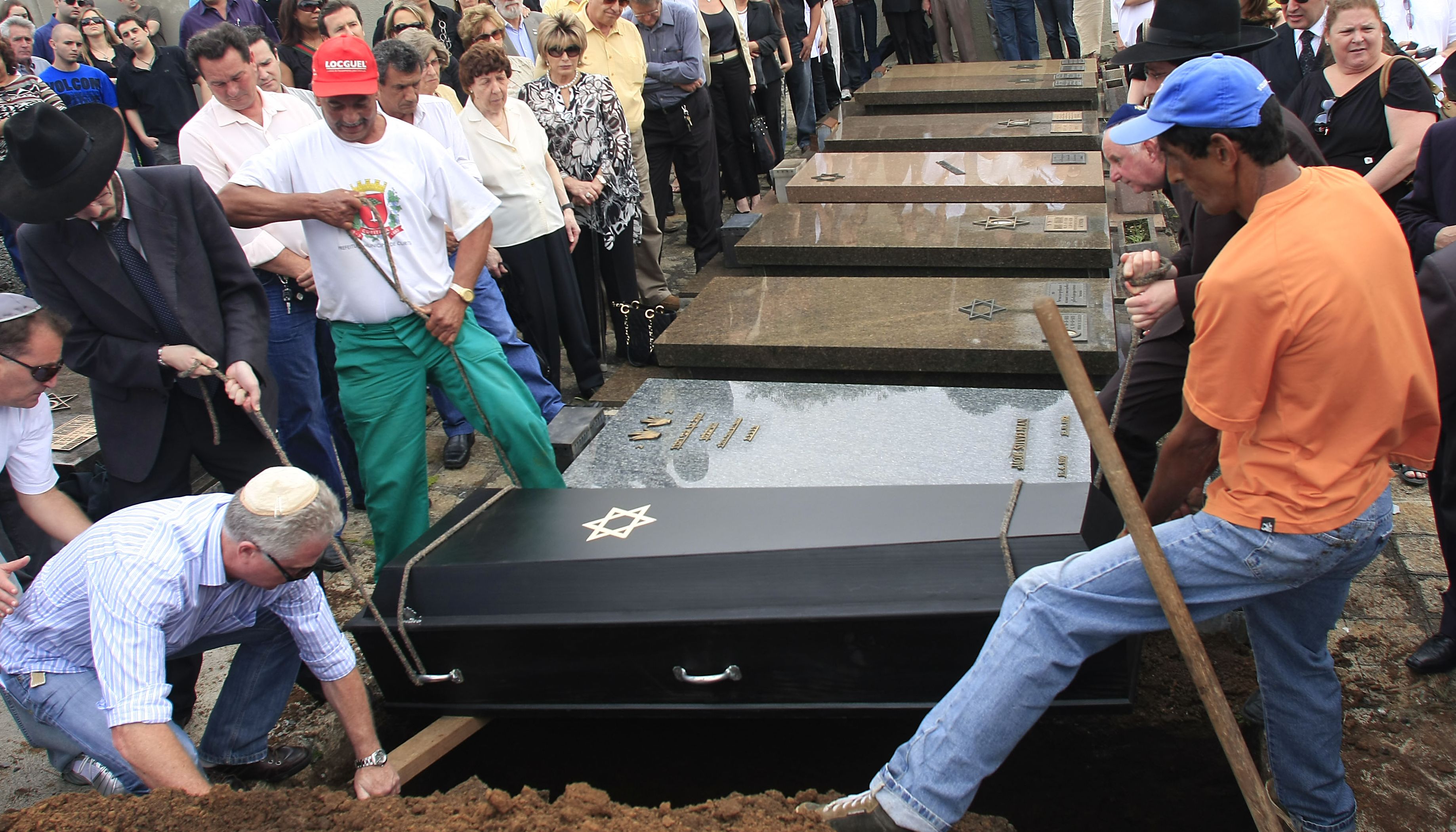 Corpo do deputado federal Max Rosenmann é enterrado em Curitiba | Giuliano Gomes/Gazeta do Povo