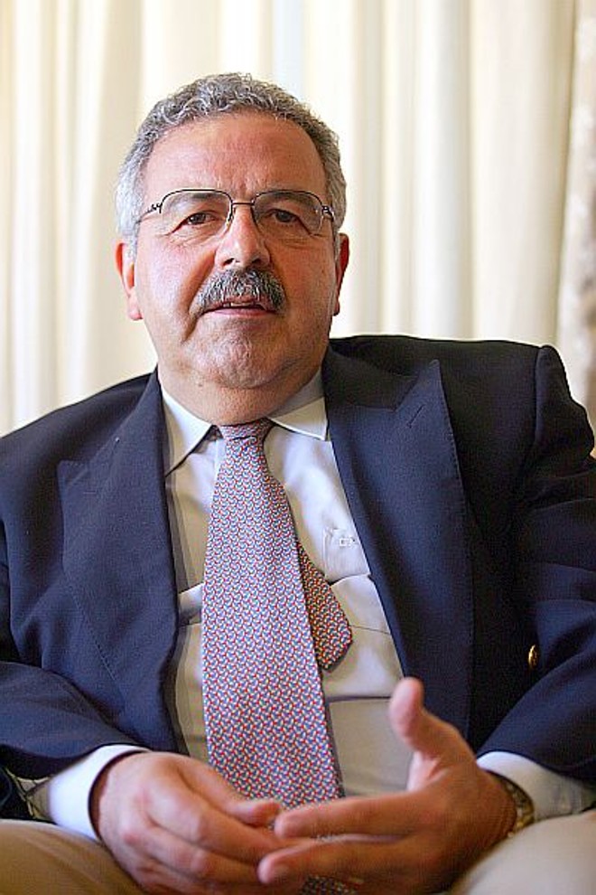 Belmiro Castor, um dos autores: divisão em verbetes torna leitura mais prática. | Priscila Forone/Gazeta do Povo