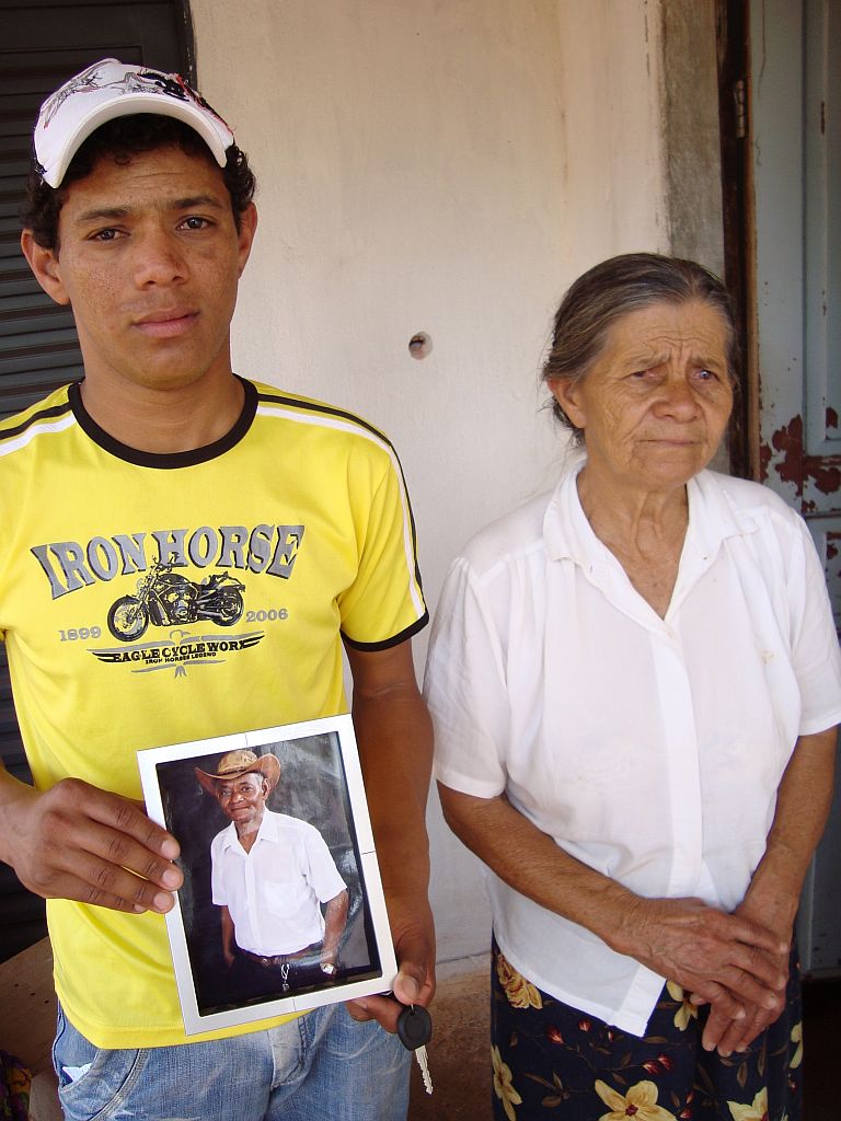 Jair e Tereza, filho e viúva do aposentado: dor e revolta após ação policial | Otavio Rossi/Gazeta do Povo