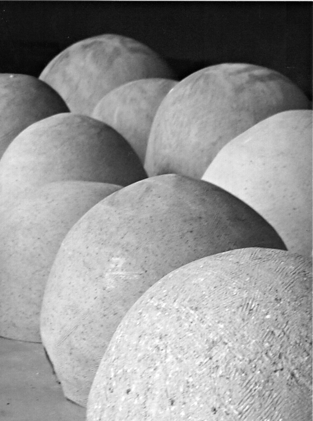 A ceramista Marly Willer inspirou-se nos diversos abrigos do homem ao longo da história | Divulgação