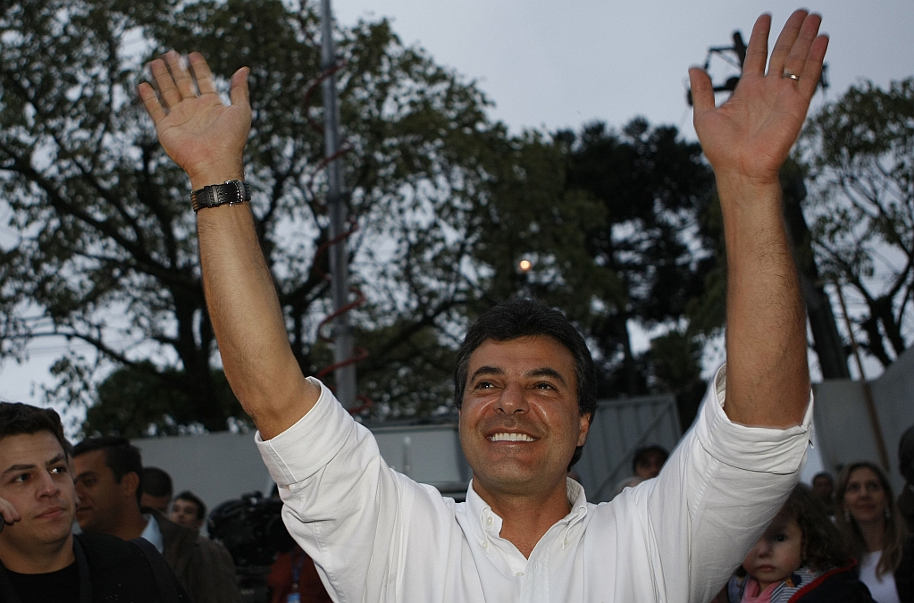 Richa comemora: Foi um resultado histórico e consagrador e não me afastarei um milímetro sequer daqueles preceitos que têm nos guiado até aqui no exercício da função pública: democracia, austeridade, transparência, ética e, acima de tudo, respeito pelos cidadãos. | Rodolfo Bührer/Gazeta do Povo