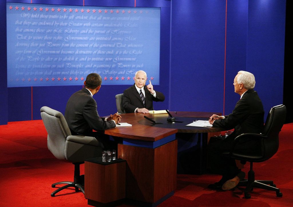 Candidatos mantiveram-se calmos e cuidadosos durante todo o debate: Obama foi simples e frio; McCain teve uma atuação intensa e emocional | Gary Hershorn / Reuters