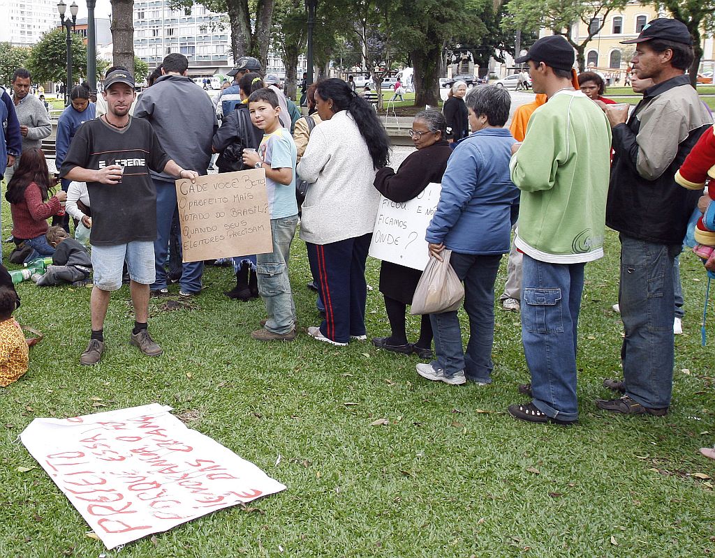 Integrantes da ocupação promovem manifestação pacífica no Centro da capital | Valterci Santos/Gazeta do Povo