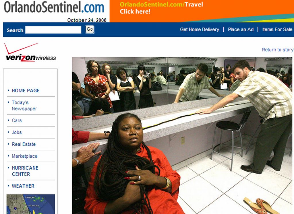 Dreadlock mais longo de Asha Mandela tem 2,6 metros, e poderia ser mais longo se ela não tivesse pisado acidentalmente nele | Reprodução / Orlando Sentinel