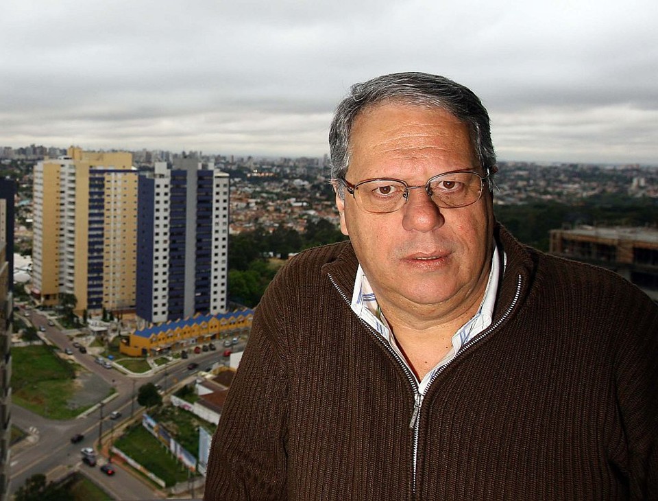 Esta cidade me deu tudo que eu sou Ernani Buchmann veio de Joinville para Curitiba há 47 anos | Hedeson Alves/Gazeta do Povo