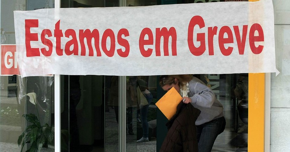Adesão à greve dos bancários vai aumentar, diz sindicato Das 329 agências de Curitiba e região, 168 ficaram fechadas no terceiro dia de paralisação. | Daniel Derevecki/Gazeta do Povo