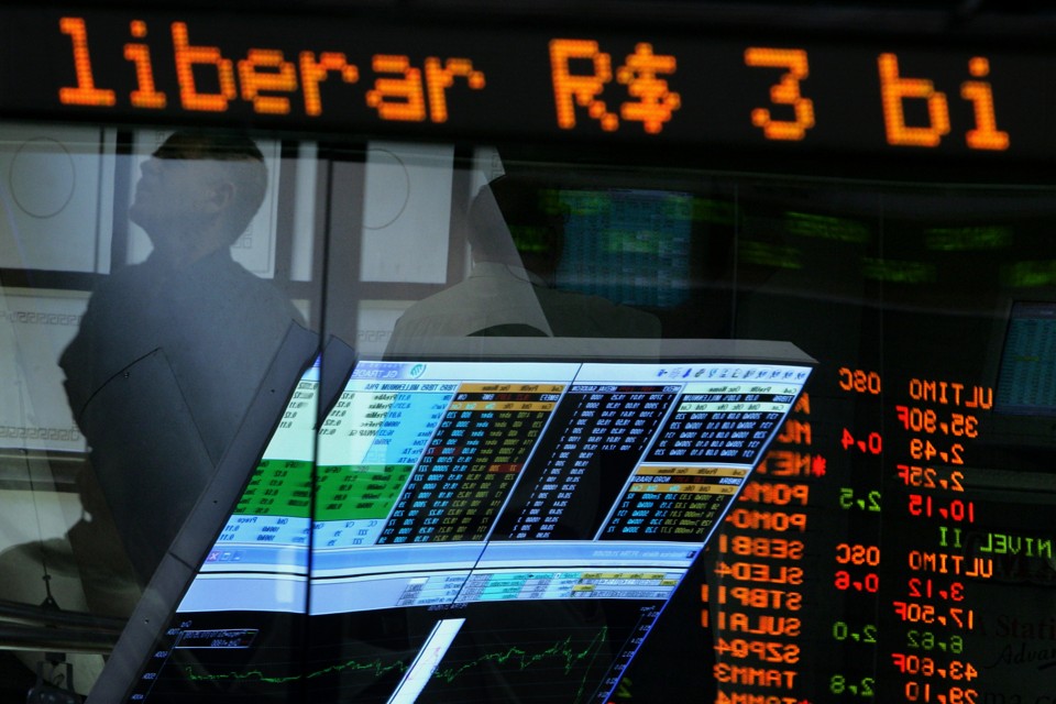 Anúncio do FED sobre corte dos juros ajudou o Ibovespa a fechar em alta | AFP