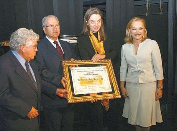 Ana Amélia Filizola representou o pai Francisco Cunha Pereira Filho na homenagem feita no sábado, na Lapa | Hedeson Alves/Gazeta do Povo