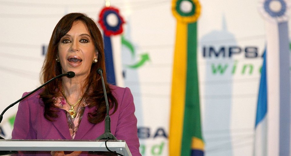 Argentina quer cotas contra Brasil Cristina Kirchner espera que o Brasil tome a iniciativa de limitar exportações das indústrias têxtil e de eletrodomésticos, entre outras. | Otávio de Souza/AFP