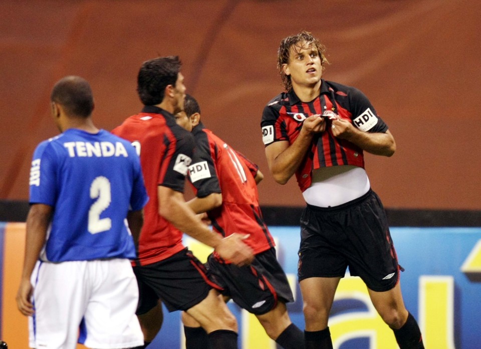 Apesar de ter sido expulso, Rafael Moura deixou a sua marca e levou o Atlético à vitória sobre o Cruzeiro | Albari Rosa / Gazeta do Povo