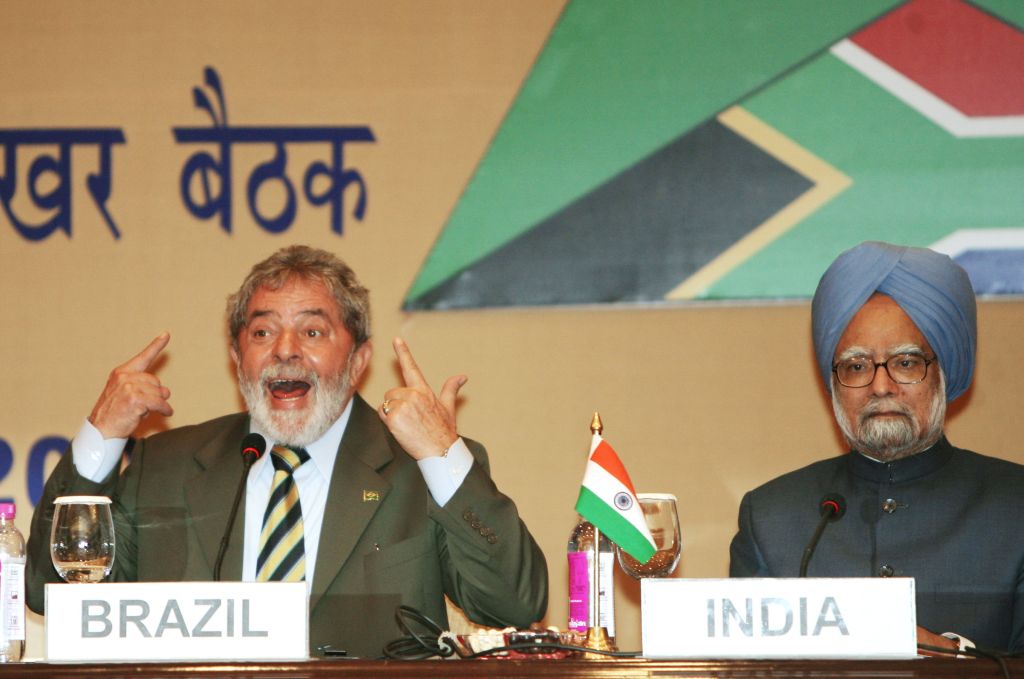 Lula e o primeiro-ministro indiano, Manmohan Singh: em defesa da revolta dos bagrinhos. | Razeendran/AFP