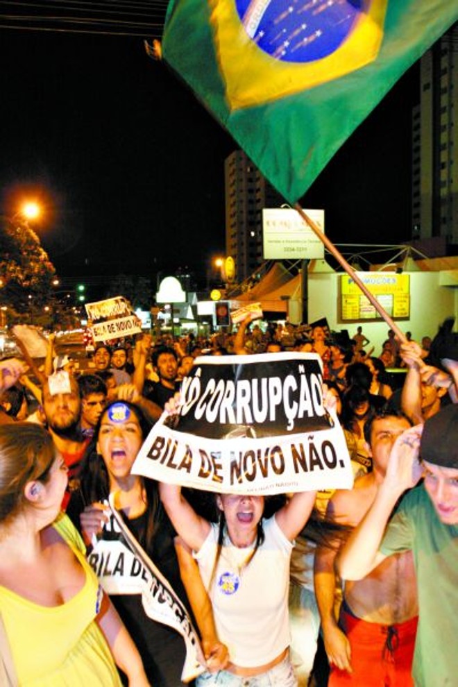 Manifestantes contra Belinati, o