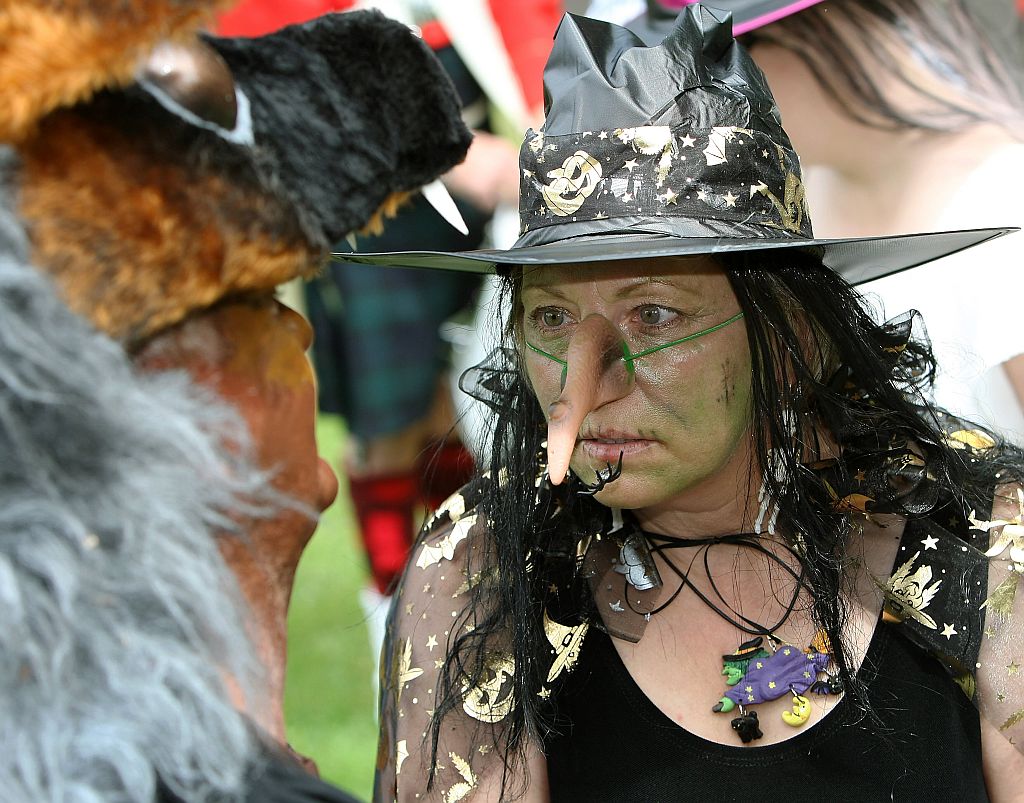 Moradora participa da celebração do Halloween nos jardins Domain, em Sydney | Greg Wood / AFP Photo