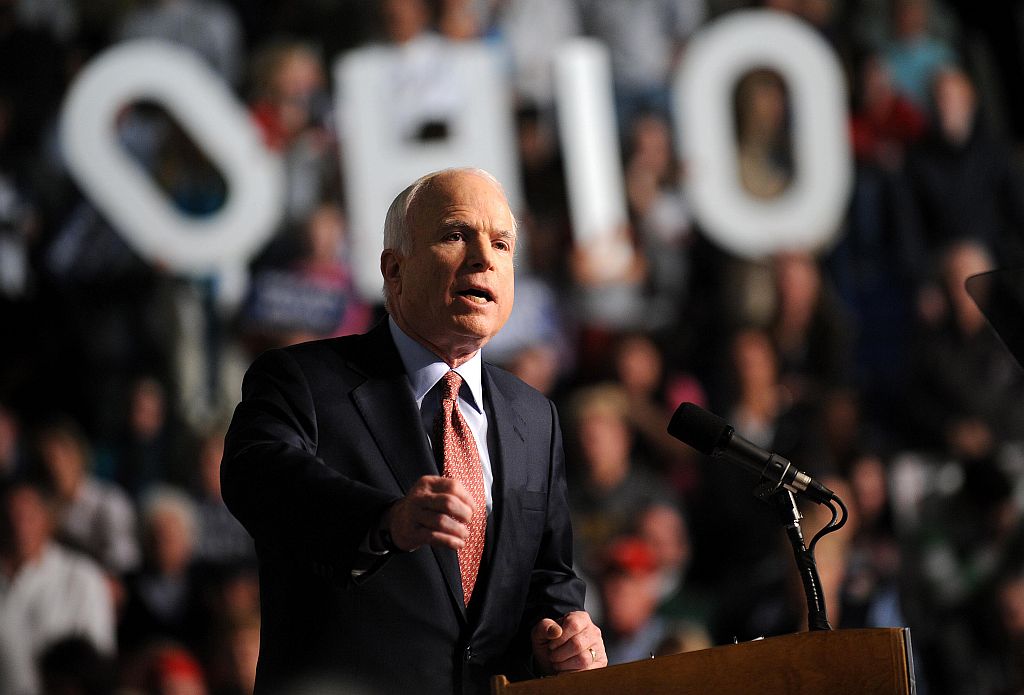 O candidato republicano à Casa Branca, John McCain, em comício em Dayton, Ohio, ontem: estado é essencial para candidato manter chances de vitória | Robyn Beck/AFP
