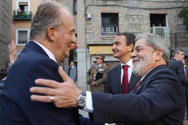 Lula recebe os cumprimentos de Juan Carlos I em sua chegada | Ricardo Stuckert
