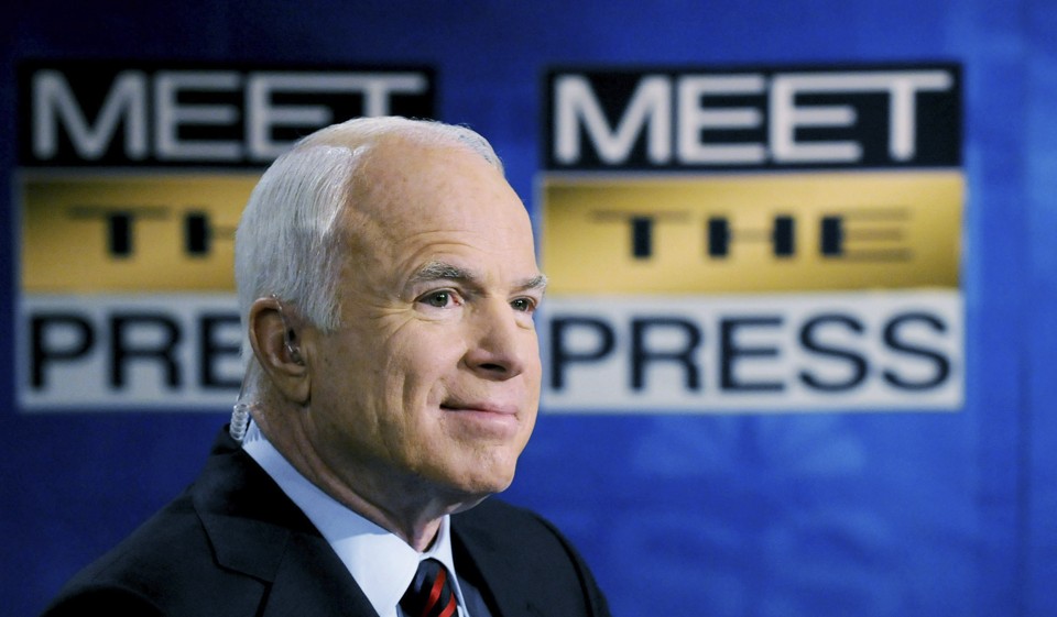 Obama tem tentado vincular McCain (foto) a Bush | HO/REUTERS