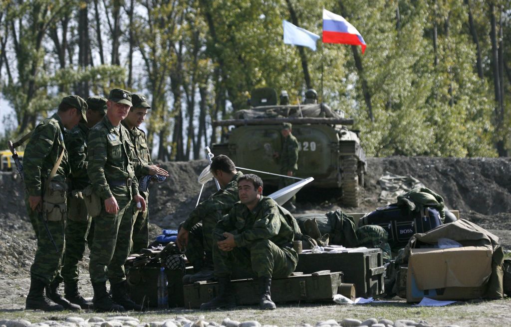 Militares russos preparam-se para retirada de "zona-tampão", na Geórgia: presença militar, porém, deve ser permanente | Sergei Karpukhin / Reuters