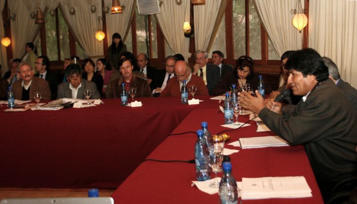 Reunião entre o presidente Evo Morales e governadores oposicionistas |