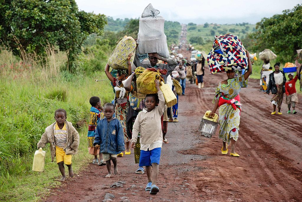 Rebeldes caminham em direção à Goma, no Congo | Michael Arunga / World Vision / Reuters