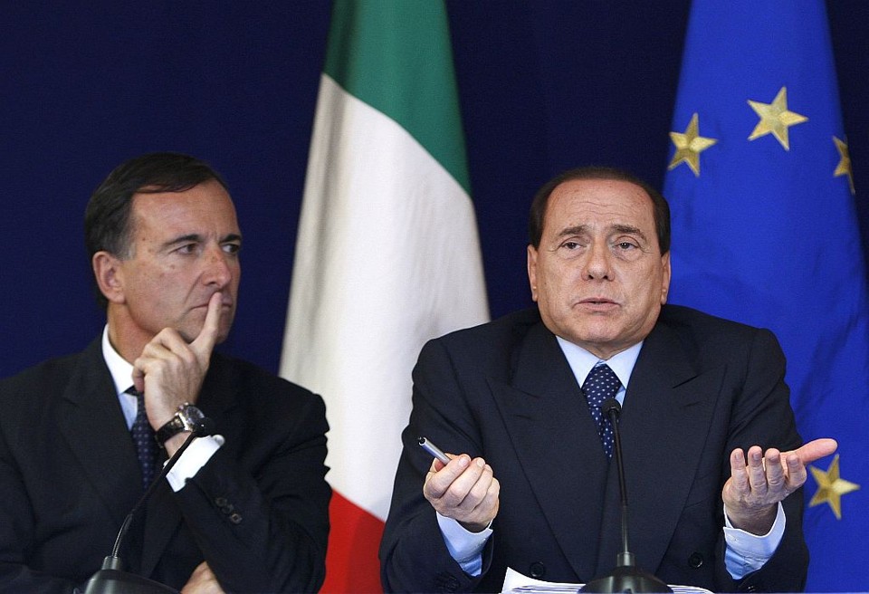 Berlusconi trava uma "luta dura, sem fonteiras, contra a máfia, contra a Camorra, contra a Ndrangheta" | Yves Herman / Reuters