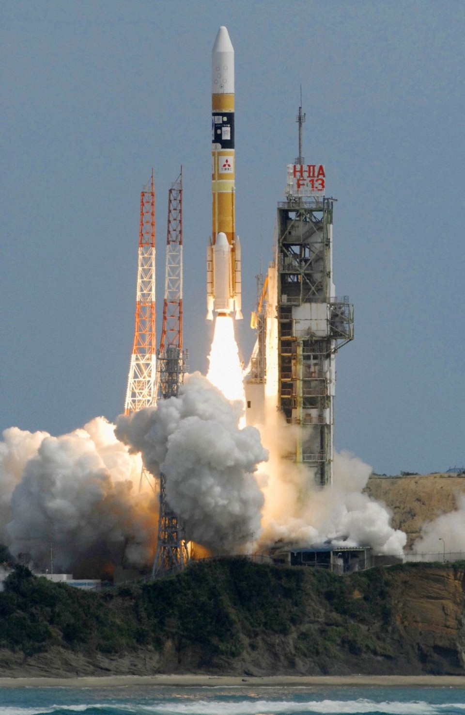 Imagem mostra o lançamento da sonda Selene-Kaguya, enviada para orbitar a Lua, em setembro de 2007 | Kyodo / Reuters