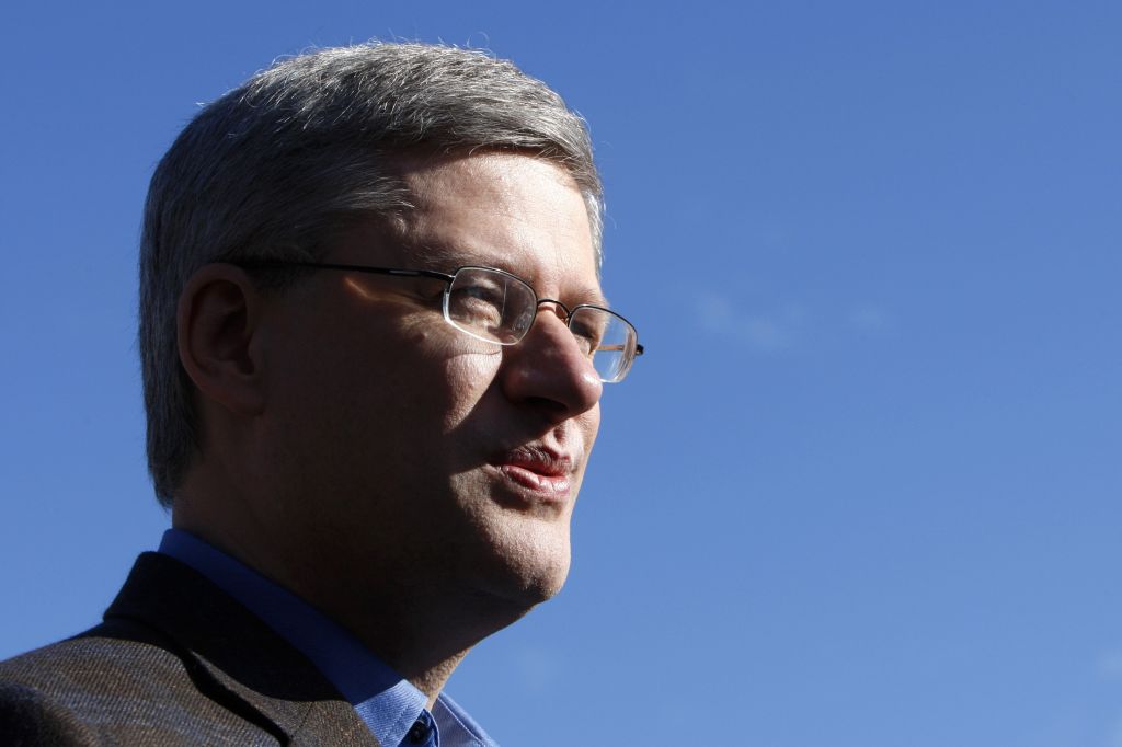 Harper deve obter uma vitória por pequena margem sobre a oposição, segundo pesquisas | Chris Wattie / Reuters