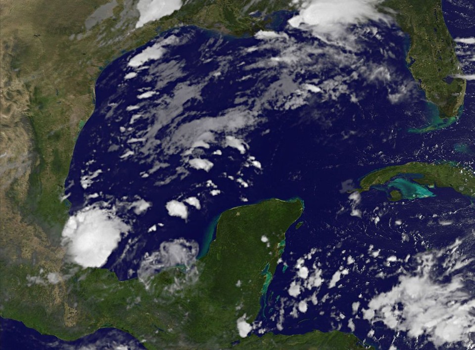 Imagem de satélite mostra Marco (abaixo à esq.) no Golfo do México | AFP Photo