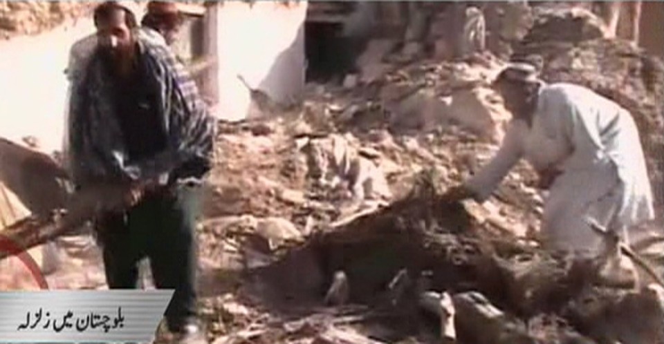 Imagens de TV mostram os escombros das casas destruídas pelo tremor | Reuters TV