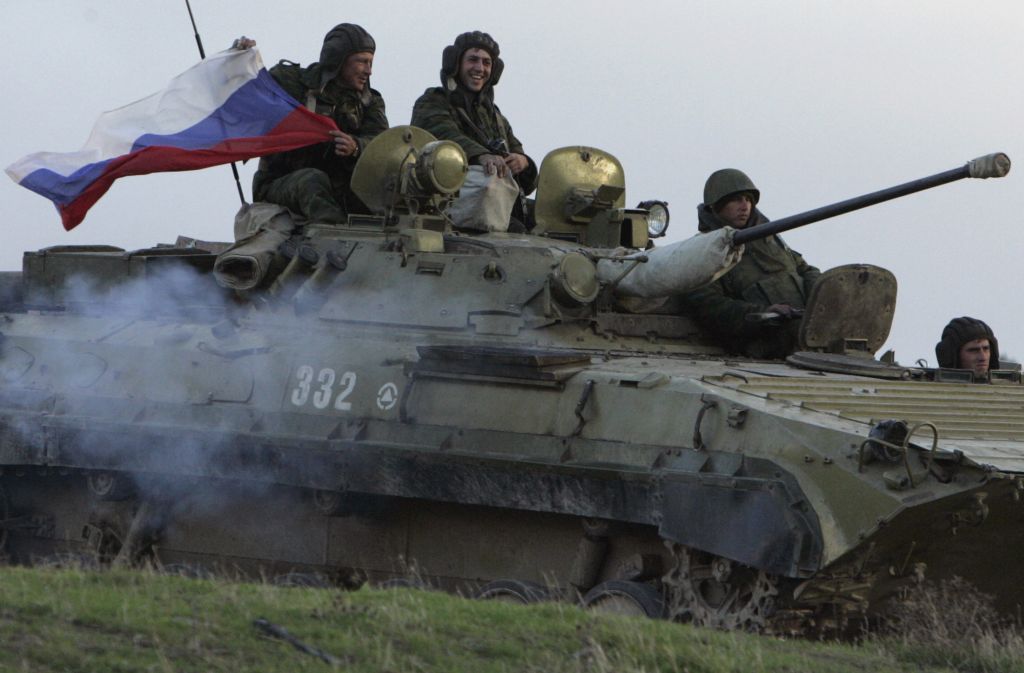 Enquanto tropas russas começam a deixar províncias separatistas, Medvedev garante que país não está sendo ameaçado por uma "nova versão da Guerra Fria" | David Mdzinarishvili / Reuters