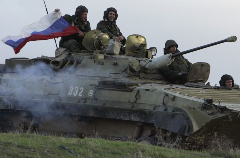 Enquanto tropas russas começam a deixar províncias separatistas, Medvedev garante que país não está sendo ameaçado por uma "nova versão da Guerra Fria" | David Mdzinarishvili / Reuters