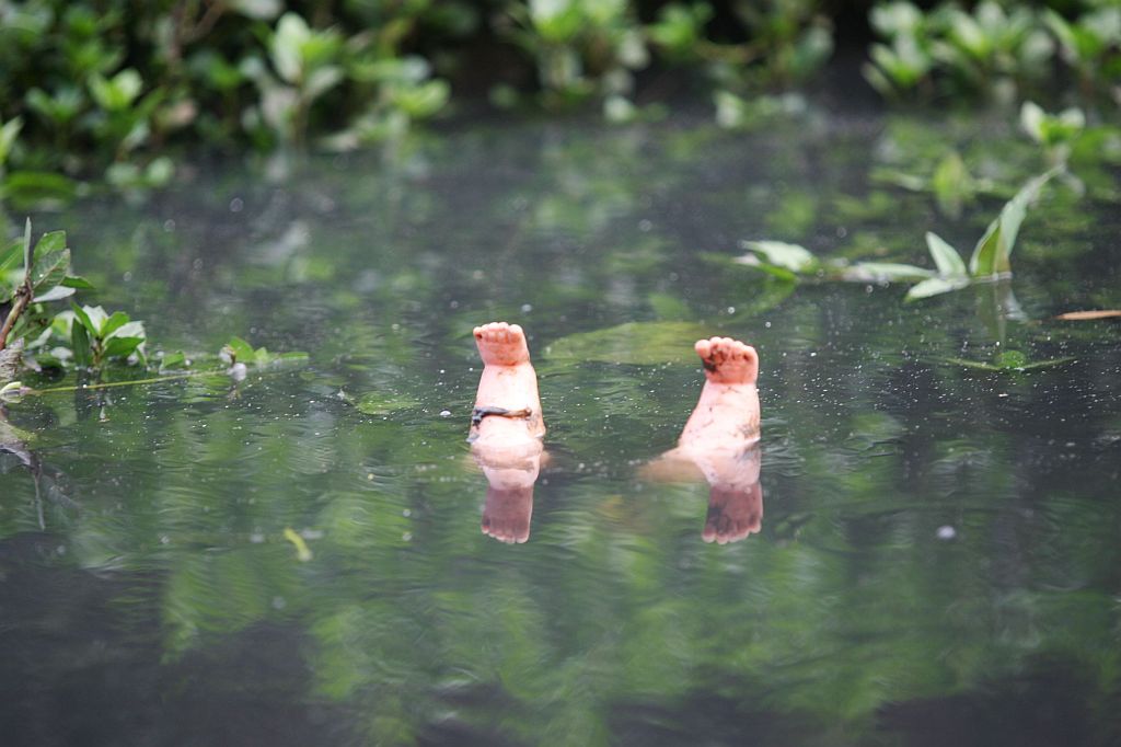 Boneca é apenas um dos tipos de material descartado no Iguaçu | Fotos: Aniele Nascimento