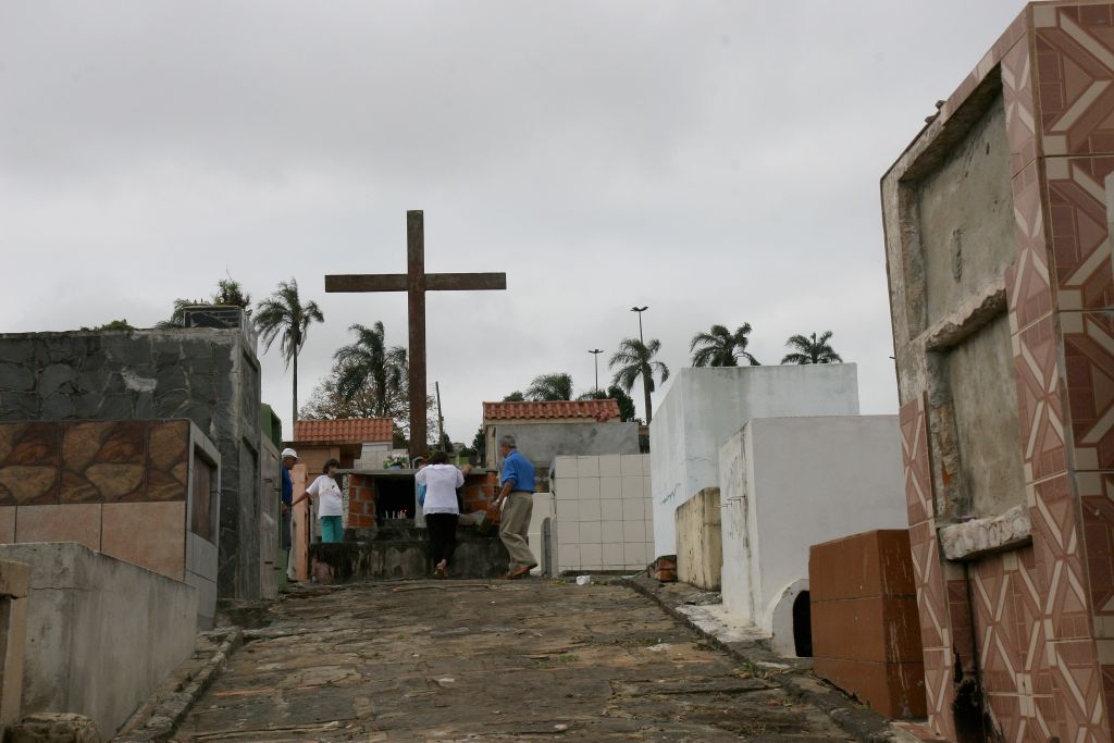 Cemitério São Vicente, em Ponta Grossa: 24 mil túmulos em cova rasa | Soraia Sakamoto/Gazeta do Povo