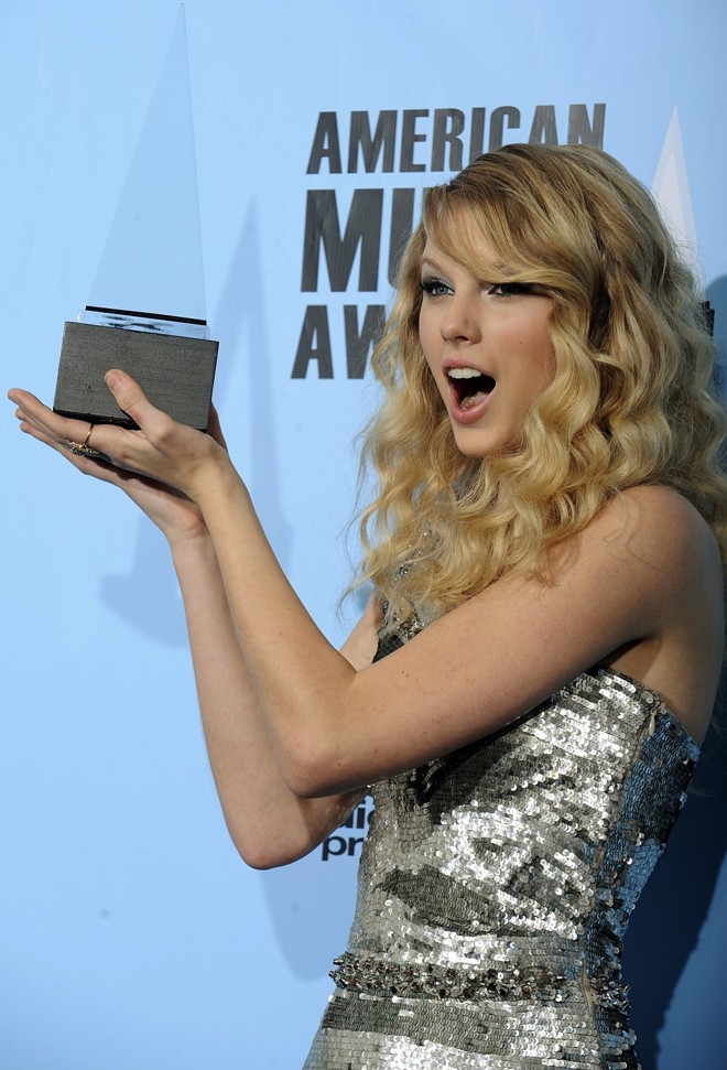A cantora Taylor Swift ganhou o prêmio de Melhor Artista Feminina Country |