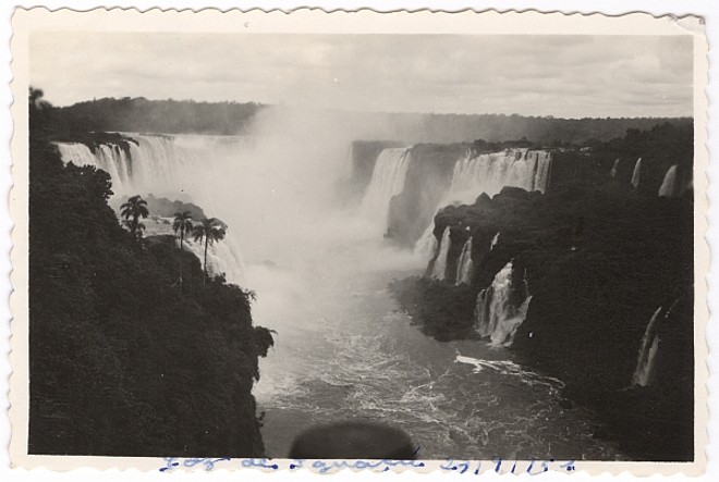 Vista do Salto Floriano em época de cheia. | 