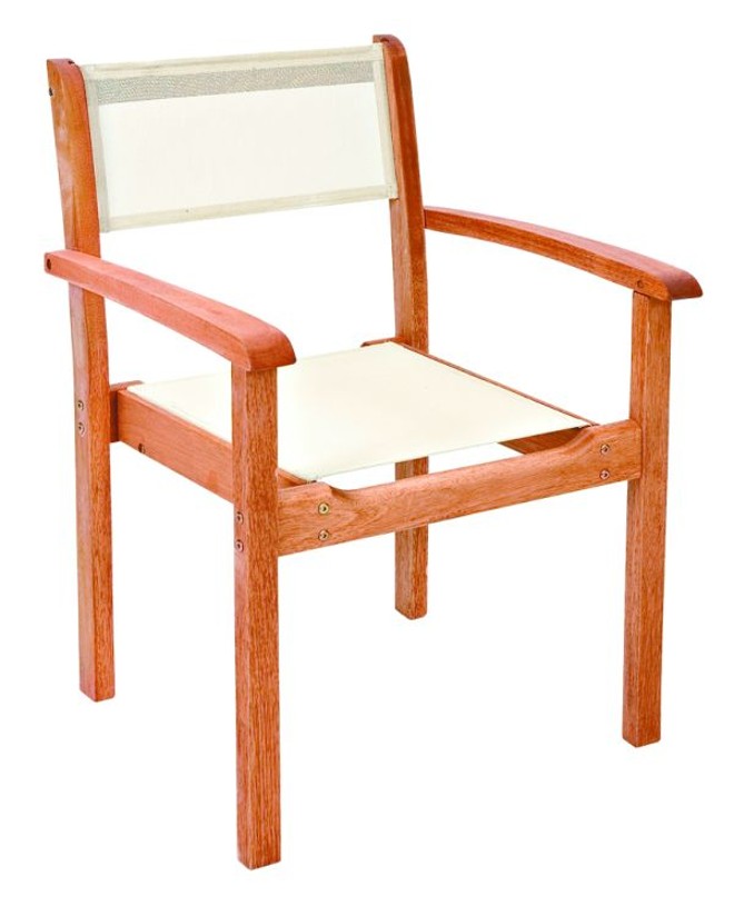 Cadeirão empilhável Capri, da Butzke. À venda na Manufatto por R$ 412 |