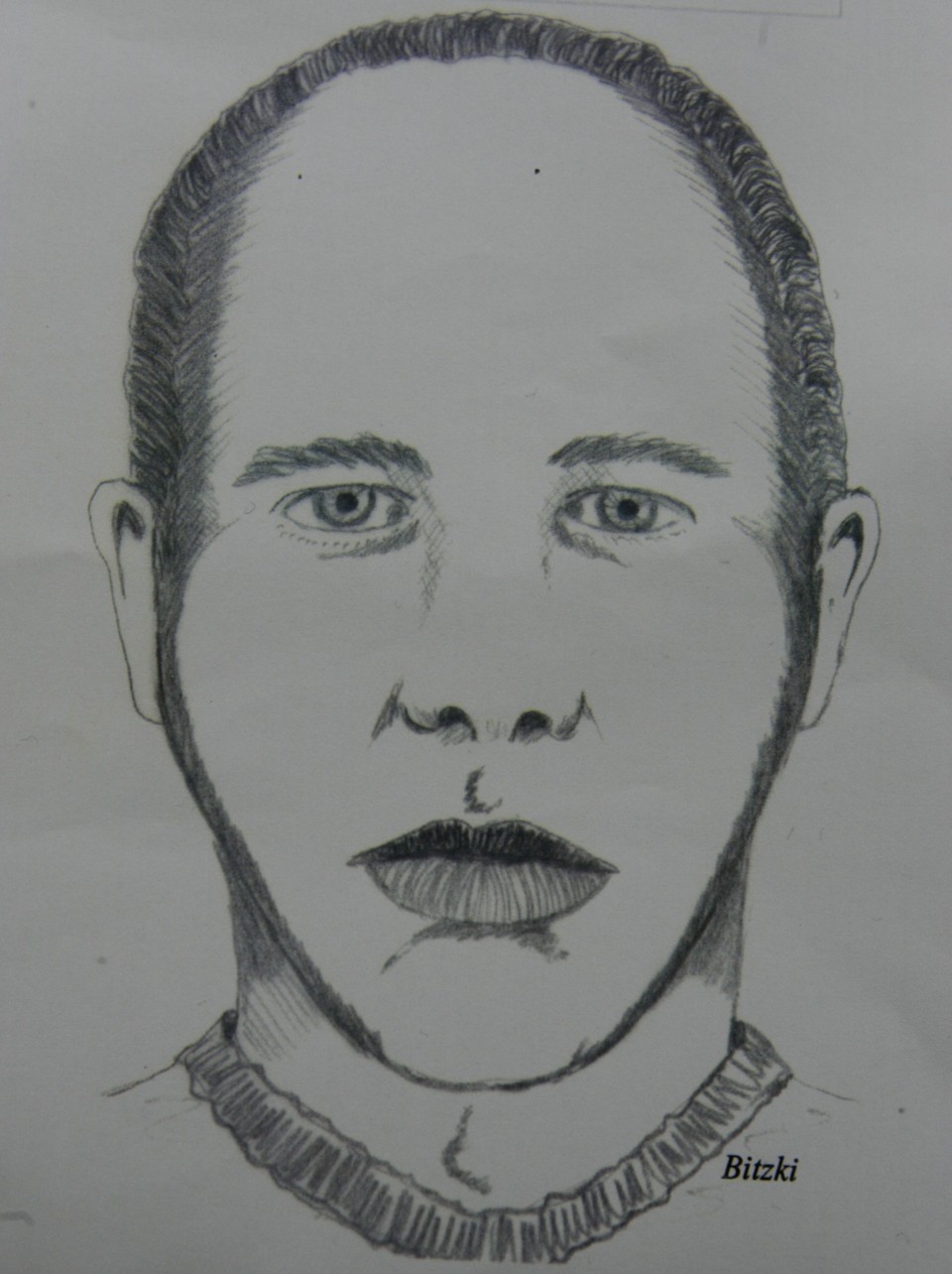 Suspeito tem mais de 50 anos, olhos claros, pele morena clara, cabelo curto negro ou castanho | Marcelo Elias/Gazeta do Povo