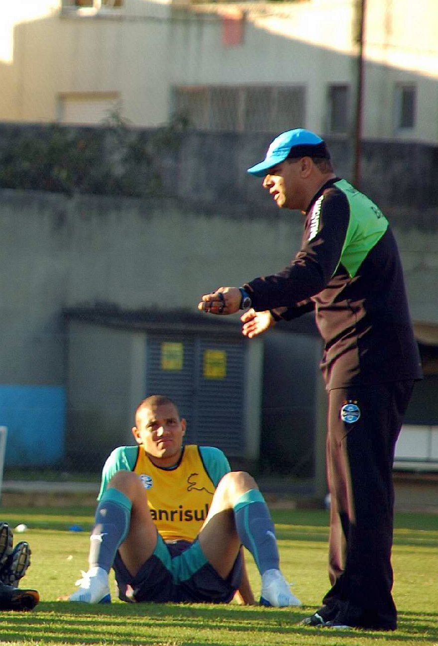Celso Roth ganha alternativas para tentar vitória contra o Coritiba | Divulgação