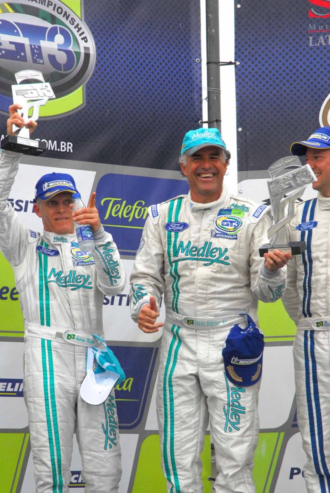 Mattheis e Negrão chegaram em quarto neste domingo, mas seguem na ponta do campeonato | 
