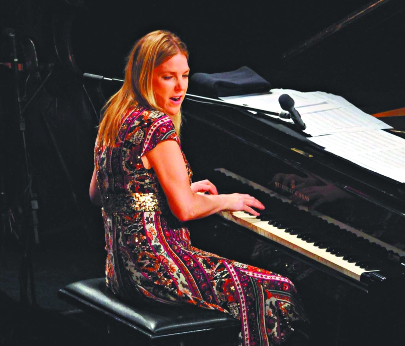 A canadense da pequena Nanaimo, no Canadá, apresenta hoje, no Teatro Positivo, show em que inclui canções como Samba de Verão/So Nice e Garota de Ipanema | Divulgação/Assessoria de Imprensa