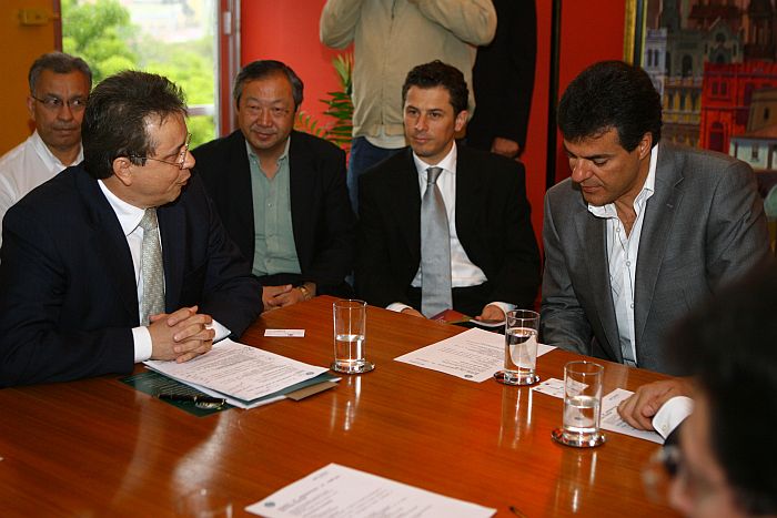 Diretores do Coritiba apresntam o projeto do novo estádio Couto Pereira ao prefeito Beto Richa | Priscila Forone/Gazeta do Povo