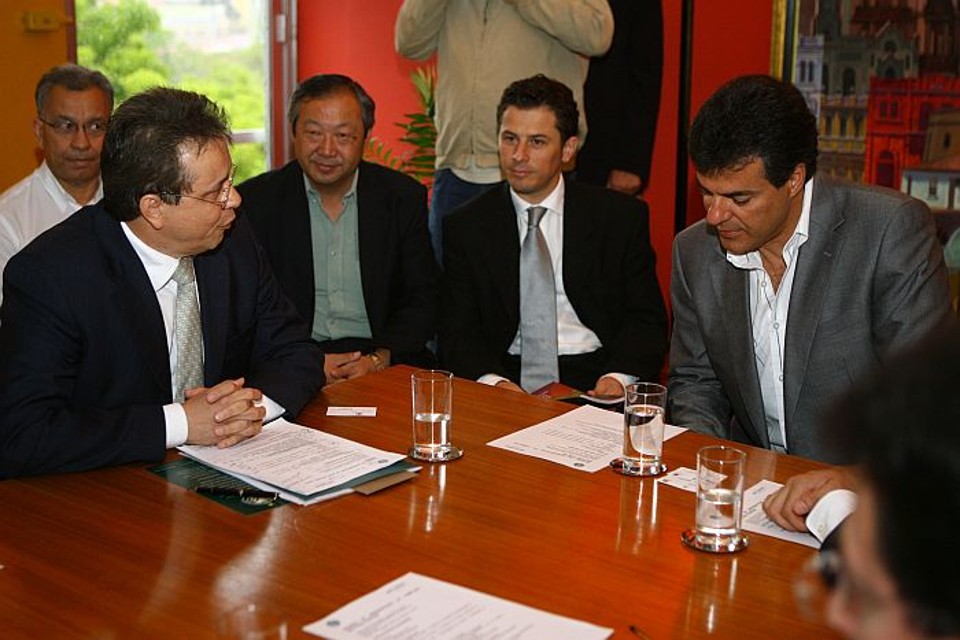 Diretores do Coritiba apresntam o projeto do novo estádio Couto Pereira ao prefeito Beto Richa | Priscila Forone/Gazeta do Povo