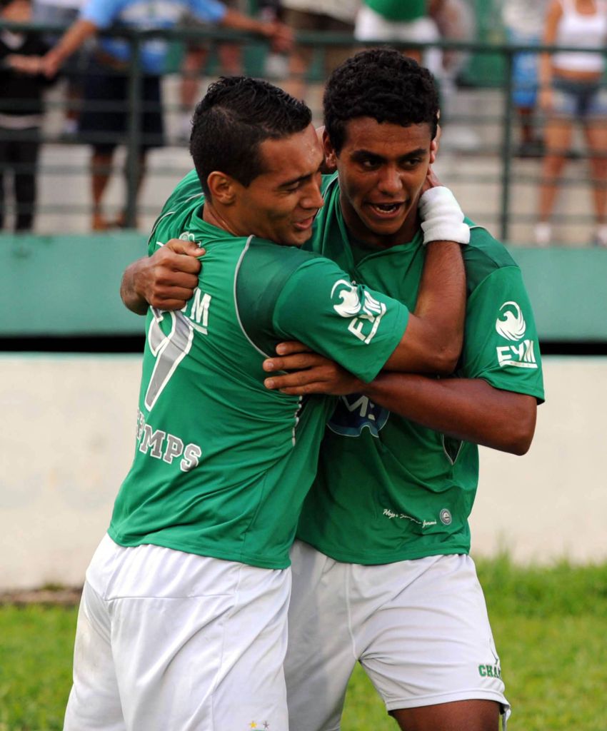 Festa em Campinas: o Bugre comemorou a volta à Série B batendo o Águia | Denny Cesare/FP