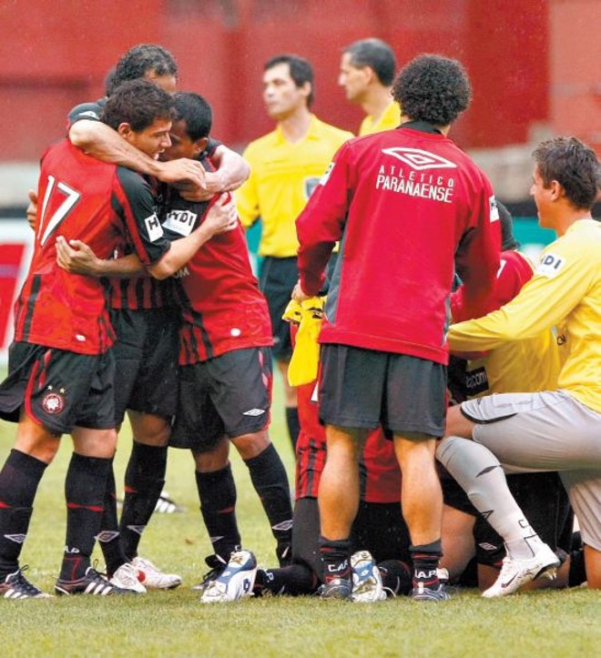 A comemoração pelo gol salvador de Rafael Moura demonstrou todo o alívio do time, que não conseguiu jogar bem contra o Sport |