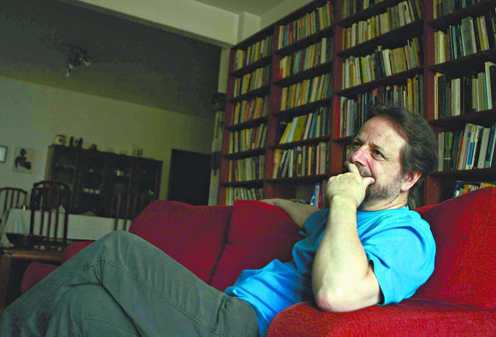 Resisti o quanto pude, mas não escrevo mais com caneta. O Filho Eterno foi escrito no computador. É um caminho sem volta." | Hedeson Alves/Gazeta do Povo