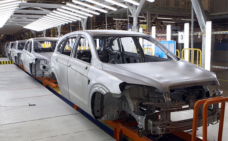 A GM informou que vai cortar empregos administrativos e reduzir investimentos em US$ 2,5 bilhões no próximo ano | Alexander Nikolayev/AFP