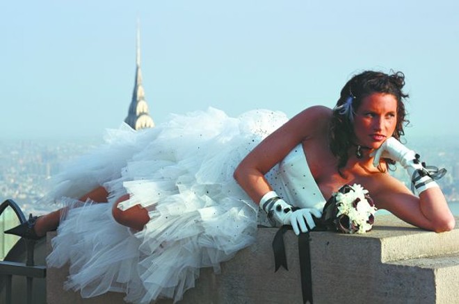 Brunno Covello preferiu fotografar os anônimos, como a noiva que posava no alto do GE Building, na 5ª Avenida |