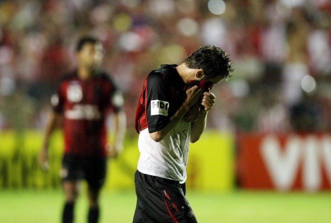Atlético perde o jogo e a grande chance de se livrar do risco de rebaixamento. Decisão fica para o duelo com Flamengo | 