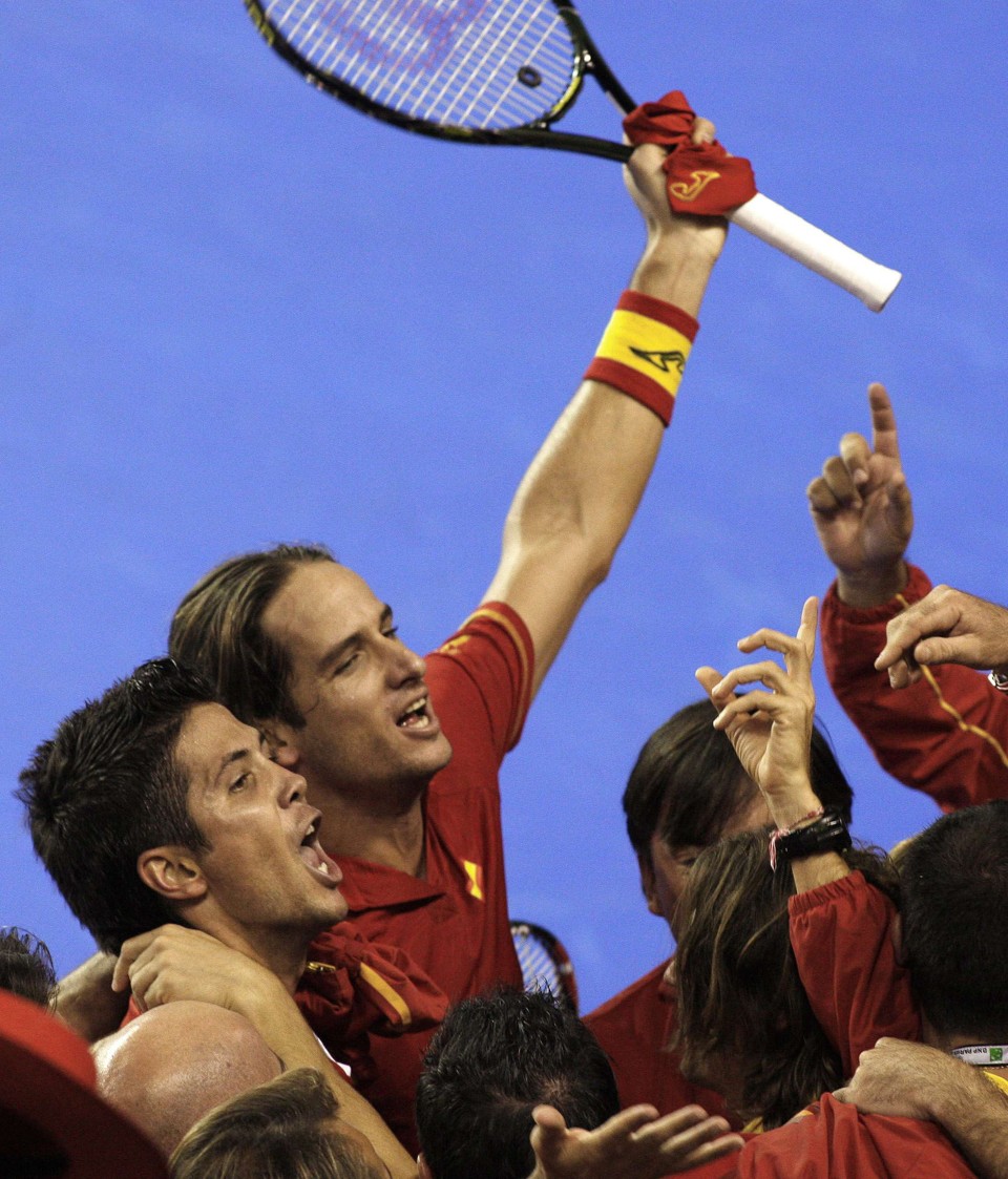 Feliciano Lopes e Fernando Verdasco comemoram vitória que põe Espanha na frente da Argentina | Reuters