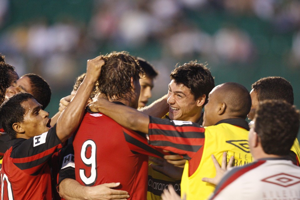 Jogadores do Atlético comemoram vitória que tirou o time do sufoco no Brasileiro | Valterci Santos / Gazeta do Povo