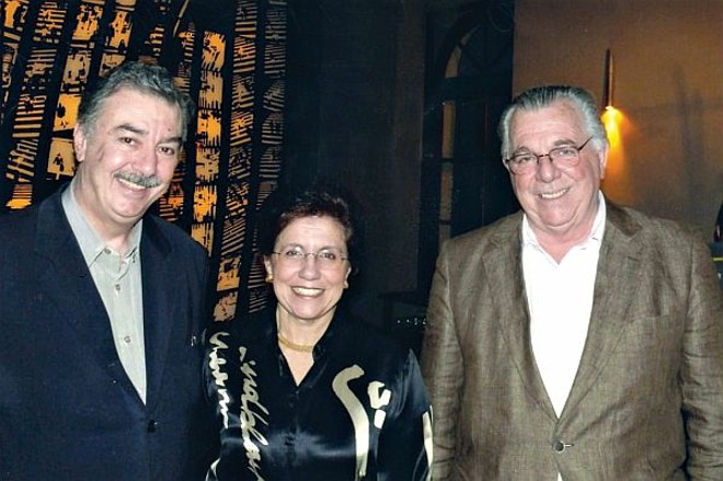 Visita ilustre - Regina e João Casillo receberam no Solar do Rosário o desembargador Carlos Stroppa, que inaugurou no espaço cultural sua exposição fotográfica 